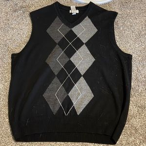 XL sweater vest that can be worn by anyone.